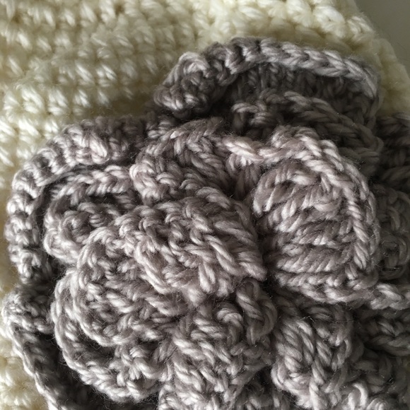 NWT Handmade ivory & gray knit beanie with flower - Picture 2 of 5